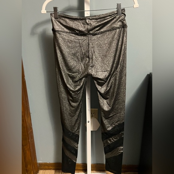 Yado Sport Metallic Shimmering Black Leggings with Mesh Detail NWT Medium - Picture 3 of 4